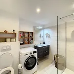 Dans Avec Piscine Apartment *