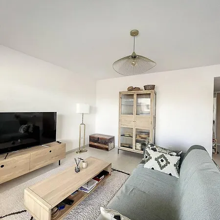 Apartment Dans Avec Piscine