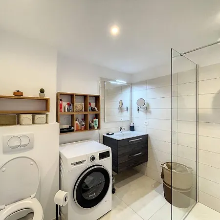 Dans Avec Piscine Apartament *